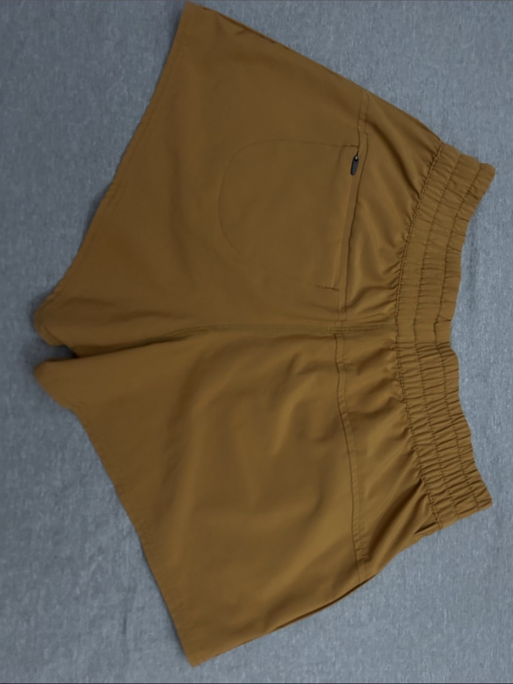 Vuori Women's Dash Shorts in Tan/Camel - Picture 3 of 4